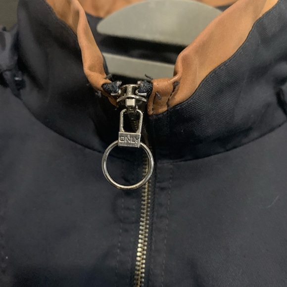 Only fall/spring jacket - Picture 3 of 4